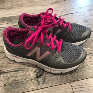 New Balance W775V2 Running Shoes